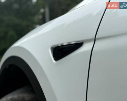 Белый Тесла Model Y, объемом двигателя 0 л и пробегом 72 тыс. км за 24750 $, фото 21 на Automoto.ua