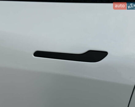 Білий Тесла Model Y, об'ємом двигуна 0 л та пробігом 47 тис. км за 26500 $, фото 25 на Automoto.ua