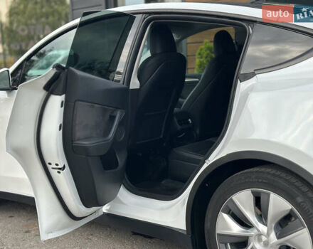 Білий Тесла Model Y, об'ємом двигуна 0 л та пробігом 47 тис. км за 26500 $, фото 52 на Automoto.ua