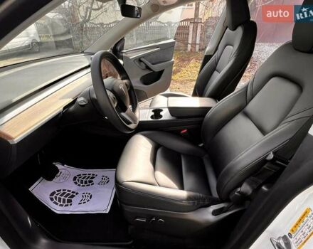 Белый Тесла Model Y, объемом двигателя 0 л и пробегом 35 тыс. км за 30000 $, фото 17 на Automoto.ua