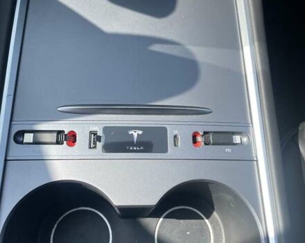 Білий Тесла Model Y, об'ємом двигуна 0 л та пробігом 75 тис. км за 33500 $, фото 29 на Automoto.ua