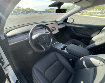 Белый Тесла Model Y, объемом двигателя 0 л и пробегом 22 тыс. км за 31500 $, фото 11 на Automoto.ua