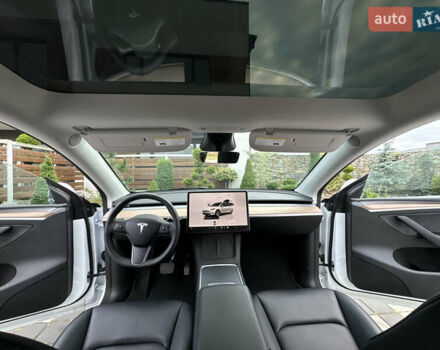 Белый Тесла Model Y, объемом двигателя 0 л и пробегом 29 тыс. км за 29900 $, фото 32 на Automoto.ua