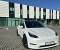 Белый Тесла Model Y, объемом двигателя 0 л и пробегом 27 тыс. км за 36500 $, фото 1 на Automoto.ua