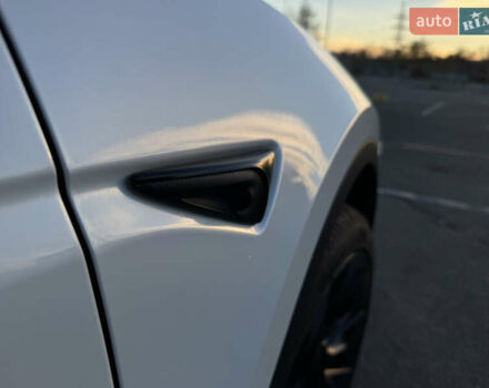 Білий Тесла Model Y, об'ємом двигуна 0 л та пробігом 48 тис. км за 28000 $, фото 8 на Automoto.ua