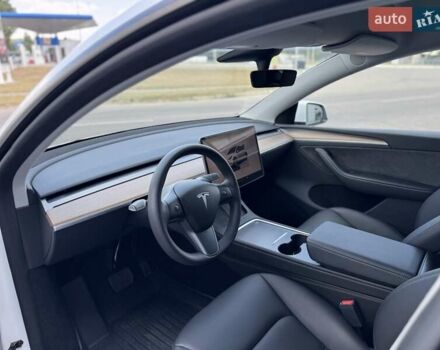 Белый Тесла Model Y, объемом двигателя 0 л и пробегом 6 тыс. км за 38000 $, фото 10 на Automoto.ua