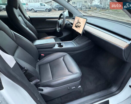 Белый Тесла Model Y, объемом двигателя 0 л и пробегом 50 тыс. км за 20500 $, фото 23 на Automoto.ua