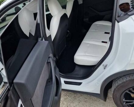 Белый Тесла Model Y, объемом двигателя 0 л и пробегом 28 тыс. км за 26999 $, фото 16 на Automoto.ua