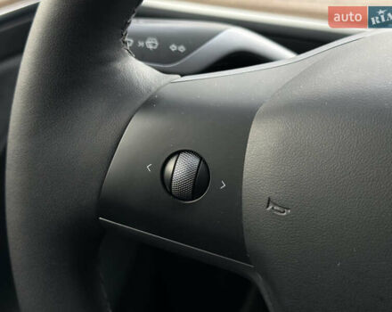 Білий Тесла Model Y, об'ємом двигуна 0 л та пробігом 47 тис. км за 26500 $, фото 39 на Automoto.ua