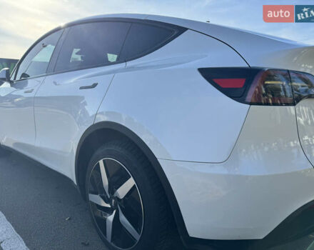 Белый Тесла Model Y, объемом двигателя 0 л и пробегом 76 тыс. км за 33000 $, фото 4 на Automoto.ua