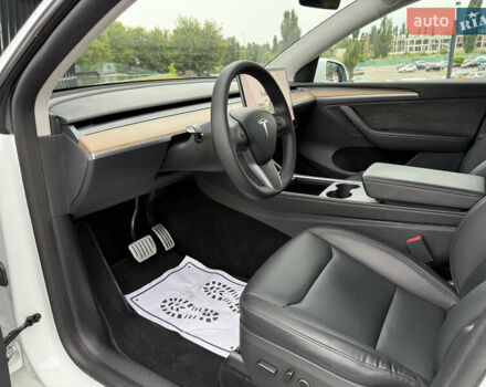 Белый Тесла Model Y, объемом двигателя 0 л и пробегом 45 тыс. км за 35500 $, фото 30 на Automoto.ua