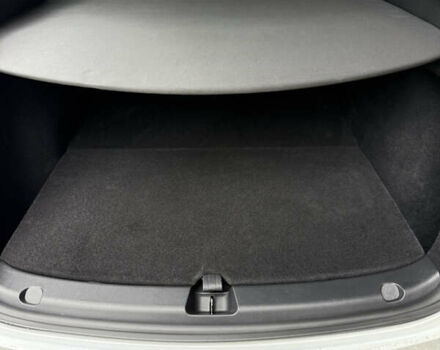 Білий Тесла Model Y, об'ємом двигуна 0 л та пробігом 27 тис. км за 27500 $, фото 6 на Automoto.ua