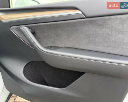 Белый Тесла Model Y, объемом двигателя 0 л и пробегом 39 тыс. км за 27200 $, фото 19 на Automoto.ua