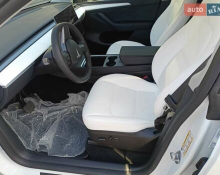 Белый Тесла Model Y, объемом двигателя 0 л и пробегом 17 тыс. км за 28500 $, фото 18 на Automoto.ua