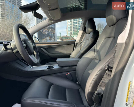 Белый Тесла Model Y, объемом двигателя 0 л и пробегом 3 тыс. км за 39899 $, фото 8 на Automoto.ua