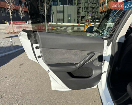 Белый Тесла Model Y, объемом двигателя 0 л и пробегом 35 тыс. км за 33777 $, фото 27 на Automoto.ua
