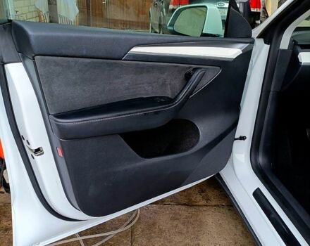 Белый Тесла Model Y, объемом двигателя 0.33 л и пробегом 53 тыс. км за 29000 $, фото 13 на Automoto.ua