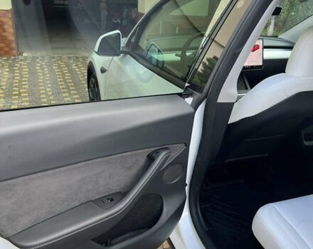 Белый Тесла Model Y, объемом двигателя 0 л и пробегом 43 тыс. км за 26000 $, фото 9 на Automoto.ua