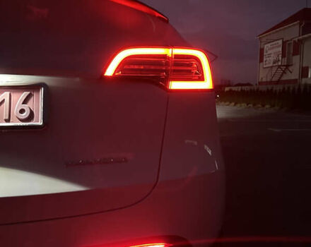 Белый Тесла Model Y, объемом двигателя 0 л и пробегом 24 тыс. км за 32000 $, фото 32 на Automoto.ua