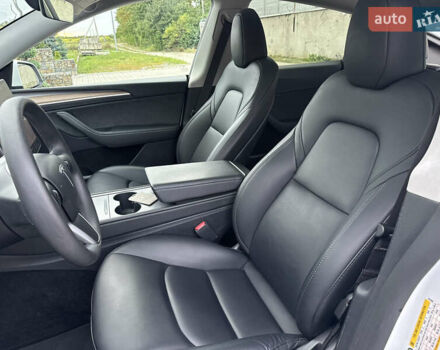 Белый Тесла Model Y, объемом двигателя 0 л и пробегом 29 тыс. км за 29900 $, фото 22 на Automoto.ua