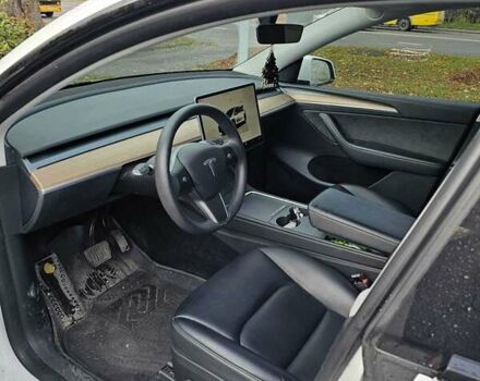 Белый Тесла Model Y, объемом двигателя 0 л и пробегом 32 тыс. км за 29000 $, фото 5 на Automoto.ua
