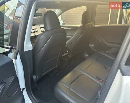 Белый Тесла Model Y, объемом двигателя 0 л и пробегом 25 тыс. км за 30000 $, фото 8 на Automoto.ua