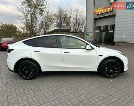 Белый Тесла Model Y, объемом двигателя 0 л и пробегом 35 тыс. км за 29500 $, фото 3 на Automoto.ua