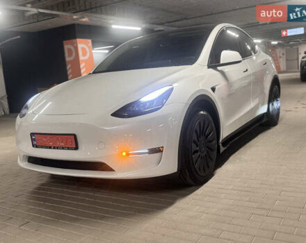 Белый Тесла Model Y, объемом двигателя 0 л и пробегом 87 тыс. км за 28999 $, фото 6 на Automoto.ua