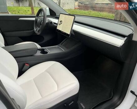 Белый Тесла Model Y, объемом двигателя 0 л и пробегом 39 тыс. км за 29500 $, фото 13 на Automoto.ua