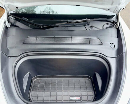 Белый Тесла Model Y, объемом двигателя 0 л и пробегом 57 тыс. км за 32700 $, фото 17 на Automoto.ua