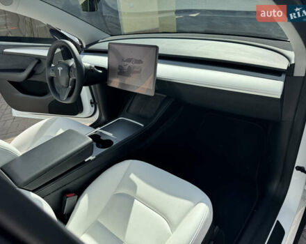 Белый Тесла Model Y, объемом двигателя 0 л и пробегом 33 тыс. км за 32000 $, фото 11 на Automoto.ua