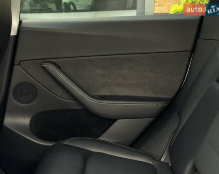 Білий Тесла Model Y, об'ємом двигуна 0 л та пробігом 47 тис. км за 26500 $, фото 55 на Automoto.ua