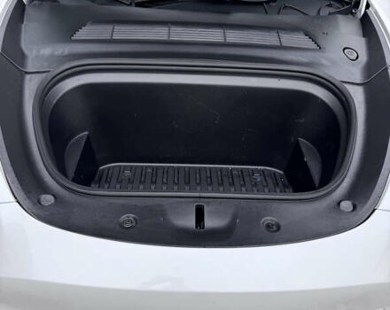 Белый Тесла Model Y, объемом двигателя 0 л и пробегом 29 тыс. км за 29900 $, фото 9 на Automoto.ua