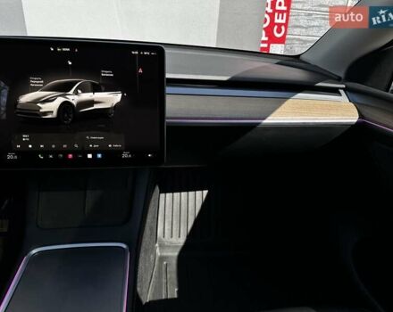 Білий Тесла Model Y, об'ємом двигуна 0 л та пробігом 42 тис. км за 31500 $, фото 25 на Automoto.ua