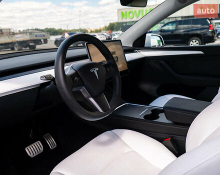 Белый Тесла Model Y, объемом двигателя 0 л и пробегом 27 тыс. км за 31000 $, фото 15 на Automoto.ua