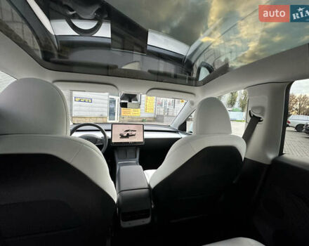 Белый Тесла Model Y, объемом двигателя 0 л и пробегом 35 тыс. км за 29500 $, фото 18 на Automoto.ua