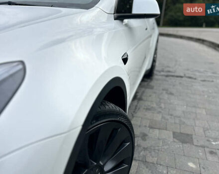 Белый Тесла Model Y, объемом двигателя 0 л и пробегом 18 тыс. км за 28950 $, фото 11 на Automoto.ua
