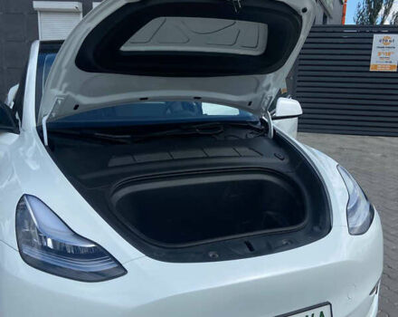 Белый Тесла Model Y, объемом двигателя 0 л и пробегом 43 тыс. км за 26000 $, фото 2 на Automoto.ua