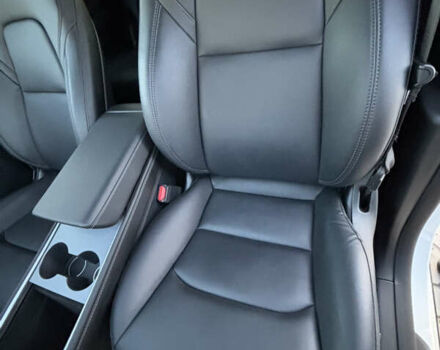 Белый Тесла Model Y, объемом двигателя 0 л и пробегом 45 тыс. км за 26999 $, фото 19 на Automoto.ua