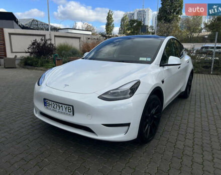 Белый Тесла Model Y, объемом двигателя 0 л и пробегом 98 тыс. км за 28000 $, фото 1 на Automoto.ua