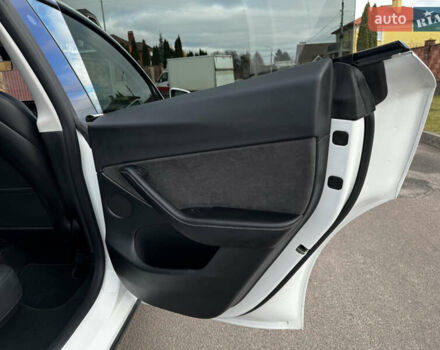 Белый Тесла Model Y, объемом двигателя 0 л и пробегом 8 тыс. км за 30400 $, фото 15 на Automoto.ua