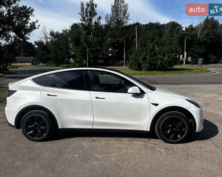 Белый Тесла Model Y, объемом двигателя 0 л и пробегом 73 тыс. км за 25000 $, фото 1 на Automoto.ua