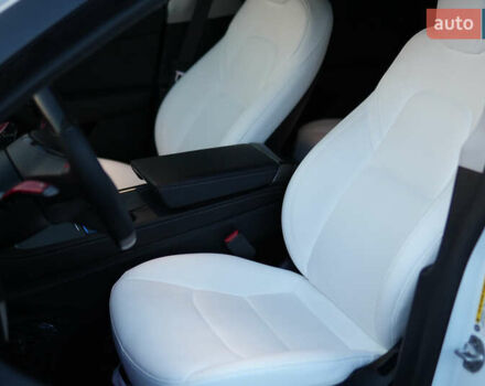 Білий Тесла Model Y, об'ємом двигуна 0 л та пробігом 48 тис. км за 34300 $, фото 24 на Automoto.ua