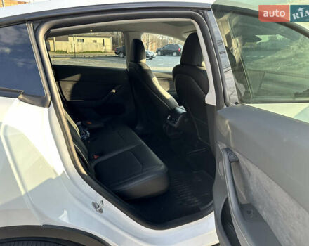 Белый Тесла Model Y, объемом двигателя 0 л и пробегом 18 тыс. км за 27300 $, фото 7 на Automoto.ua