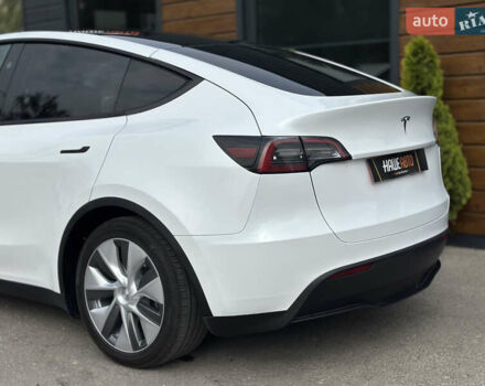 Білий Тесла Model Y, об'ємом двигуна 0 л та пробігом 47 тис. км за 26500 $, фото 13 на Automoto.ua