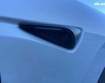 Белый Тесла Model Y, объемом двигателя 0 л и пробегом 13 тыс. км за 33190 $, фото 25 на Automoto.ua