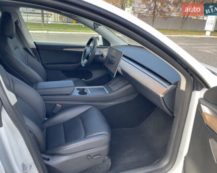 Белый Тесла Model Y, объемом двигателя 0 л и пробегом 43 тыс. км за 29500 $, фото 11 на Automoto.ua