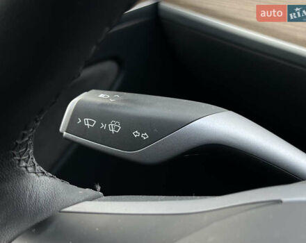 Білий Тесла Model Y, об'ємом двигуна 0 л та пробігом 47 тис. км за 26500 $, фото 41 на Automoto.ua