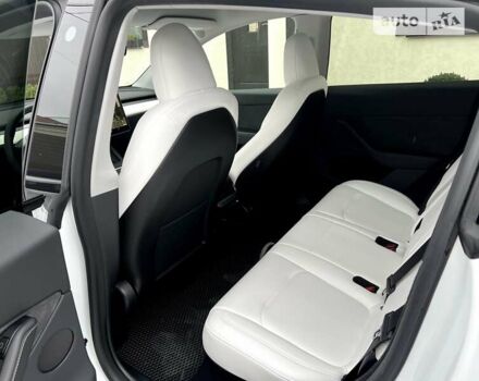 Белый Тесла Model Y, объемом двигателя 0 л и пробегом 25 тыс. км за 42500 $, фото 17 на Automoto.ua