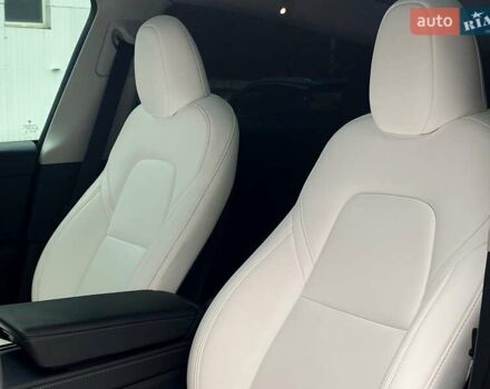 Белый Тесла Model Y, объемом двигателя 0 л и пробегом 49 тыс. км за 34999 $, фото 13 на Automoto.ua
